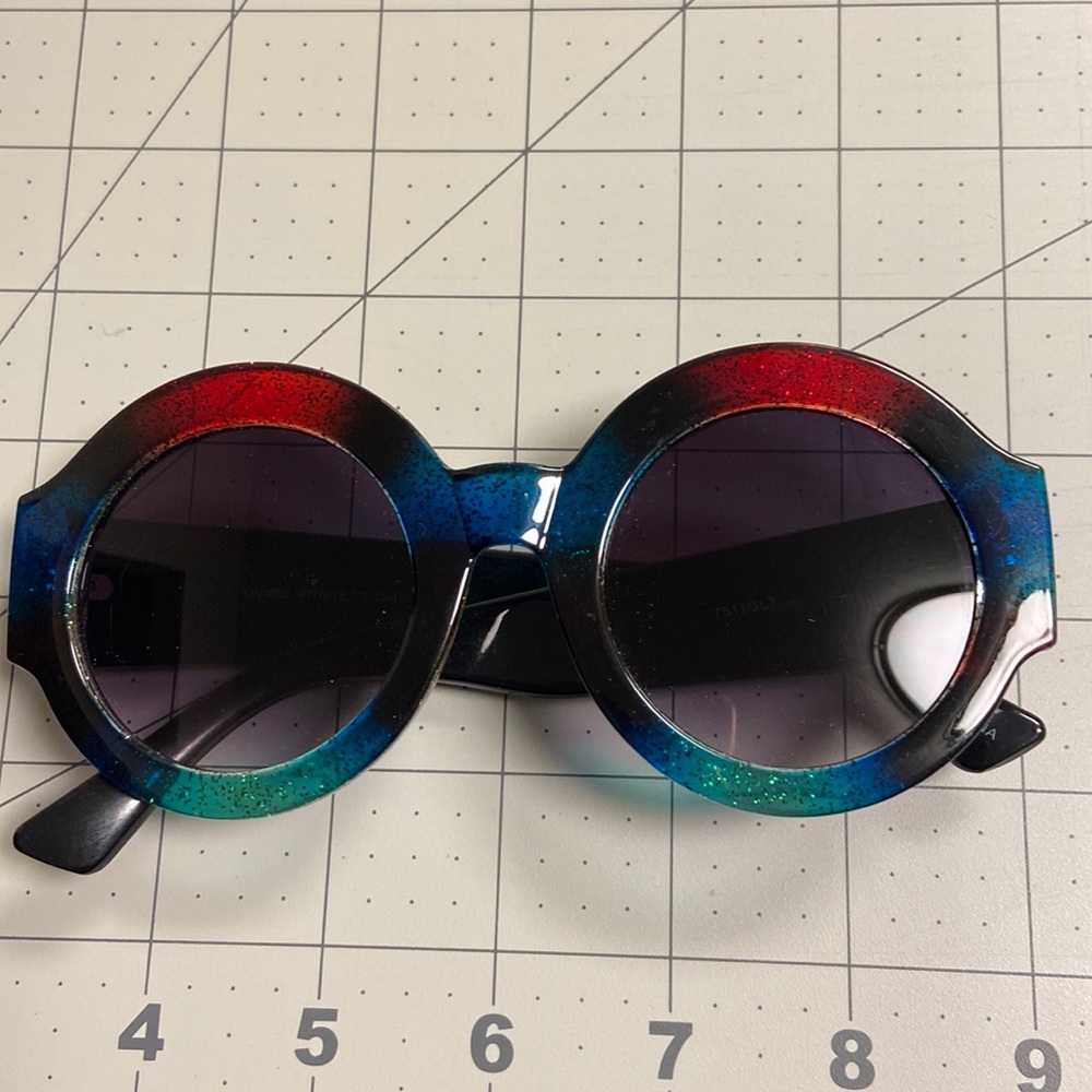 Round Glitter Plastic Sunglass